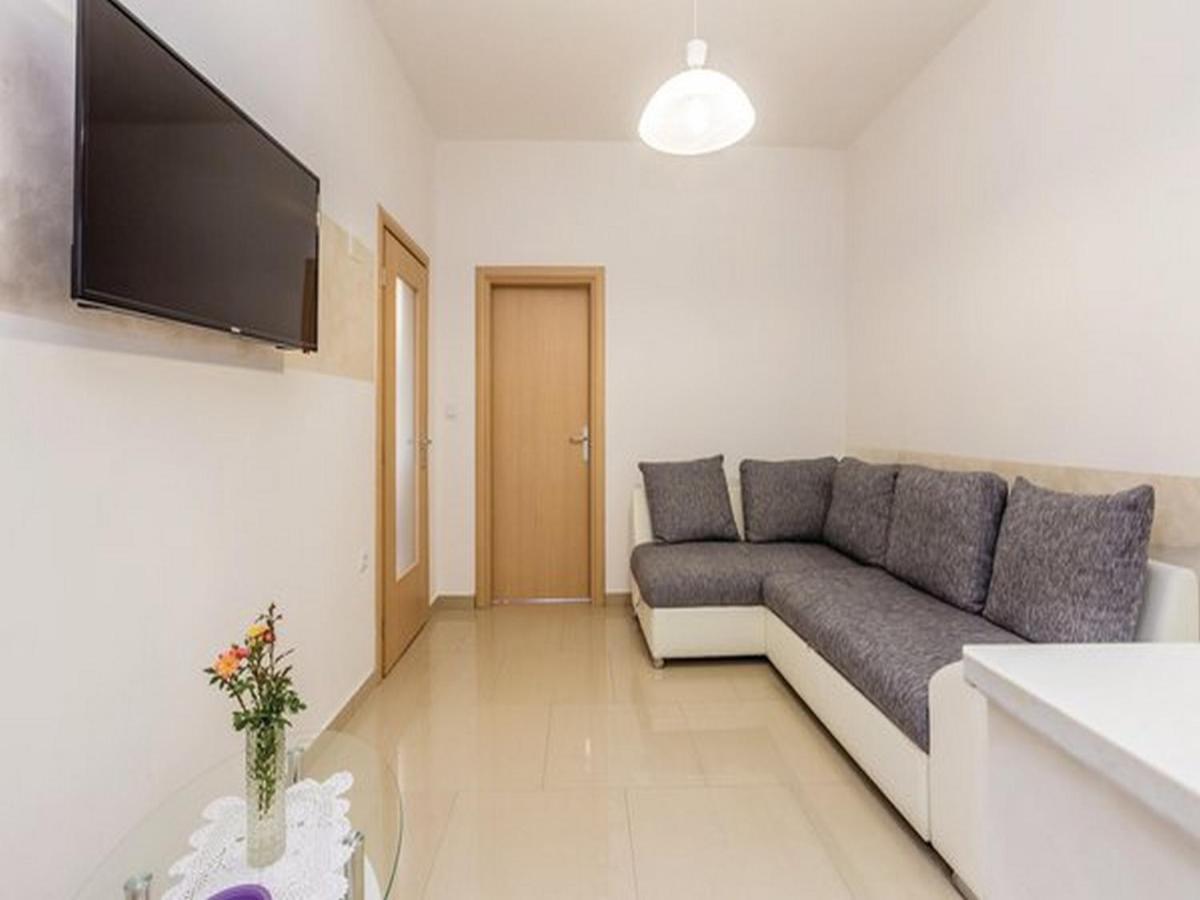 Apartments Villa Kim ヤブラナツ エクステリア 写真